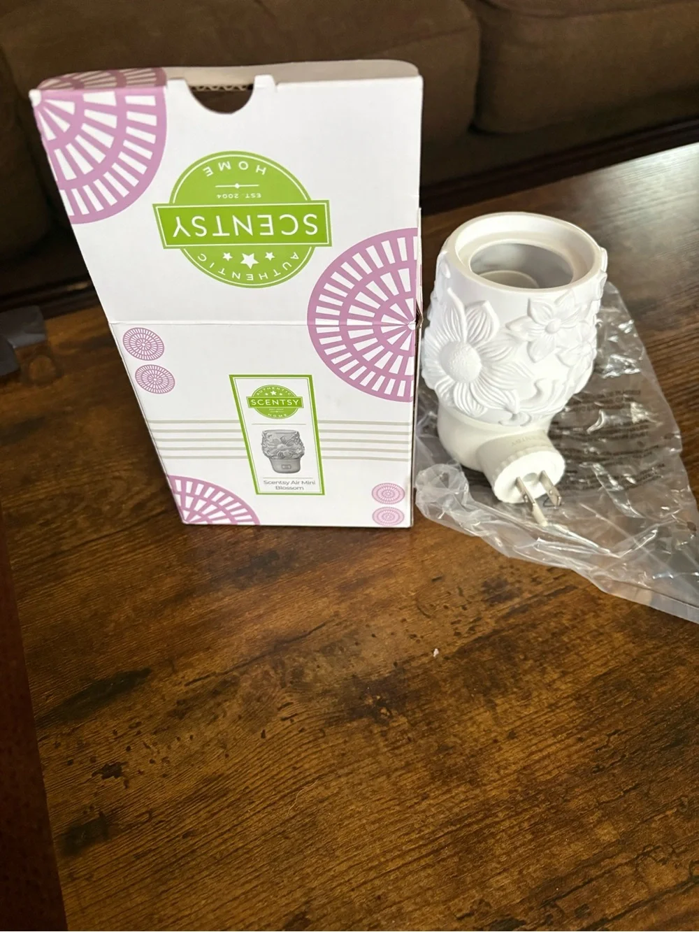 Scentsy White Blossom Plug-In Air Mini diffuser